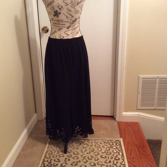 Silky Line Skirt - Picture 2 of 8